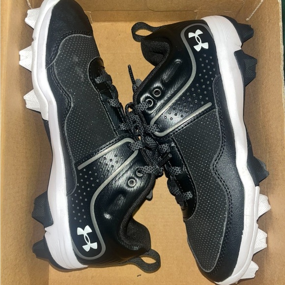 Ua Glyde RM Softball cleats Size 6 - Picture 2 of 4